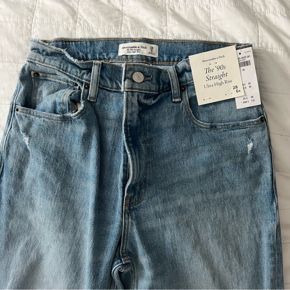 NWT Abercrombie 90’s Straight Jeans